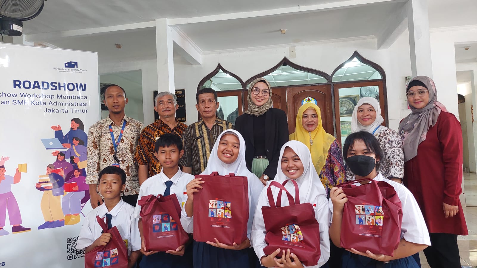 Roadshow Workshop Membaca Di SMPN 194 Jakarta